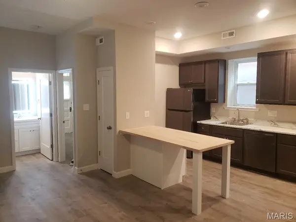 3648 Russell BLVD, St Louis, MO 63110
