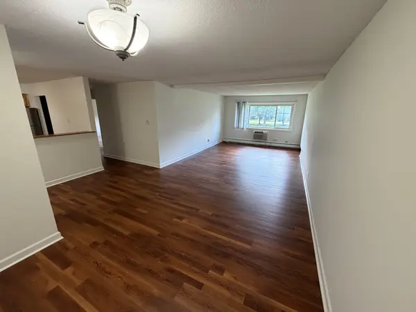 375 W Winchester RD #208, Libertyville, IL 60048