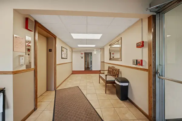 5300 Walnut AVE #20a, Downers Grove, IL 60515