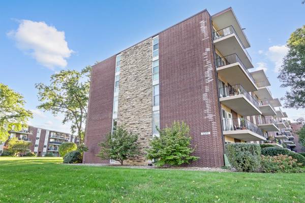 5300 Walnut AVE #20a, Downers Grove, IL 60515