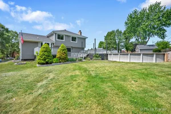 1706 Tall Tree LN, Johnsburg, IL 60051
