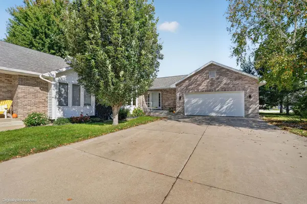 3025 Pheasant DR #B, Cedar Falls, IA 50613