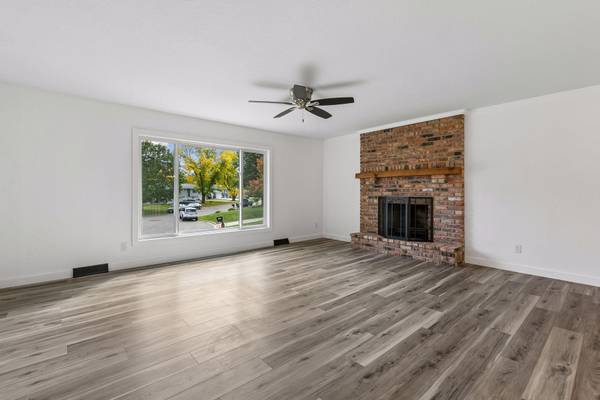 20375 Hughes AVE W, Lakeville, MN 55044
