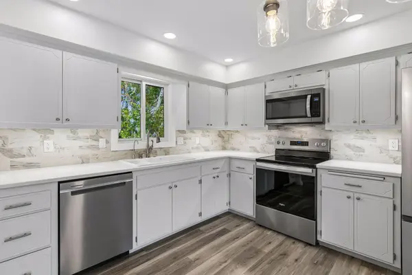 20375 Hughes AVE W, Lakeville, MN 55044