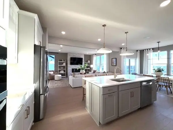 1583 Lund WAY, Shakopee, MN 55379