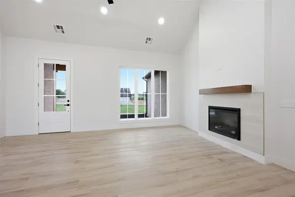 2179 Providence WAY, Crescent, OK 73028
