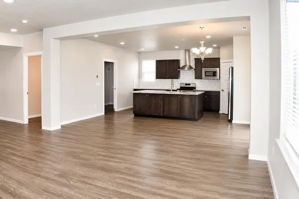 406 Ruby Ave, Grandview, WA 98930