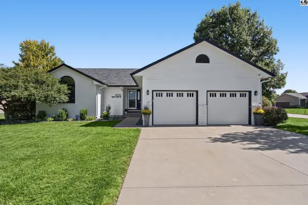 909 Turkey Creek Dr, Mcpherson, KS 67460