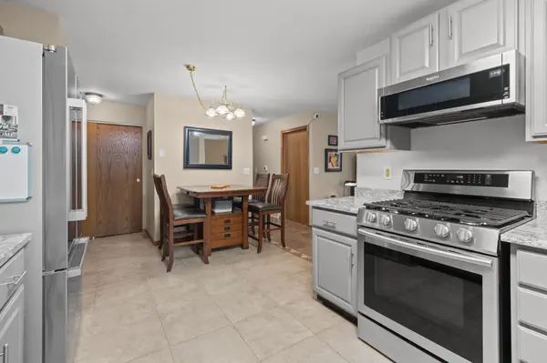 1013 S WEST CT #C, Appleton, WI 54915