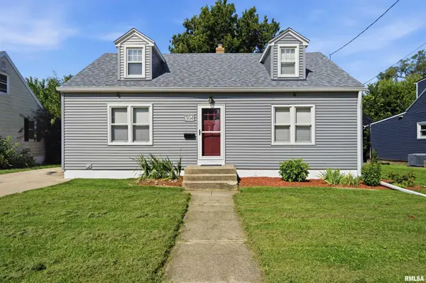 304 N LAWNDALE AVE, Washington, IL 61571