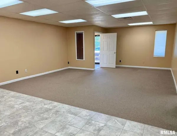 1605 W CANDLETREE DR #103, Peoria, IL 61614