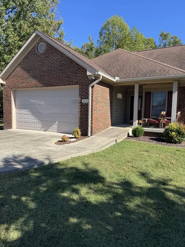 123 Deerfield Ln, Lafayette, TN 37083