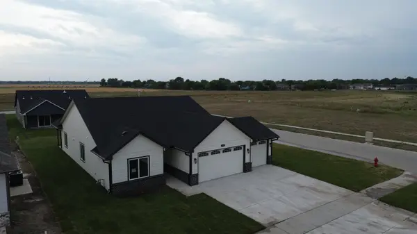 1501 E Midway Ct, Valley Center, KS 67147