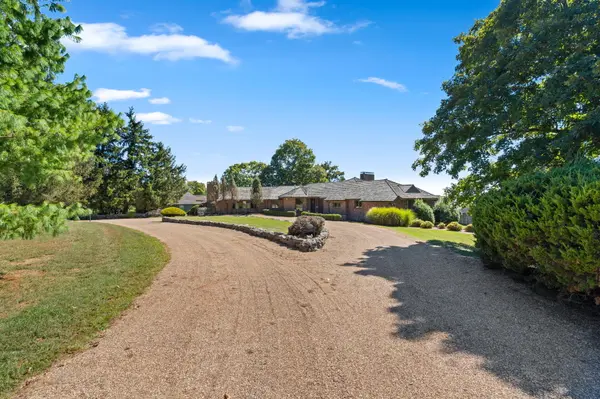 3886 E Hawthorne Hill LN, Springfield, MO 65809