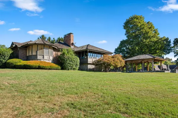 3886 E Hawthorne Hill LN, Springfield, MO 65809