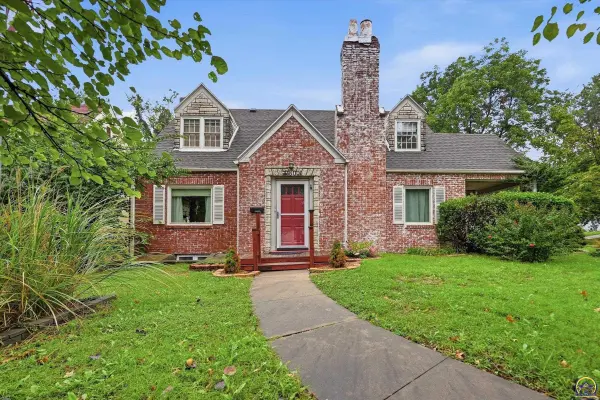 2800 SW Huntoon ST, Topeka, KS 66604