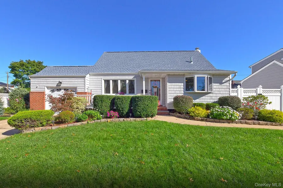 3153 Ward LN, Wantagh, NY 11793