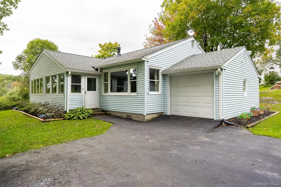 11 Bloomer RD, Lagrangeville, NY 12540