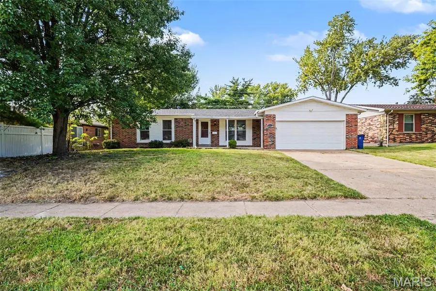 2511 Rhapsody LN, Florissant, MO 63031