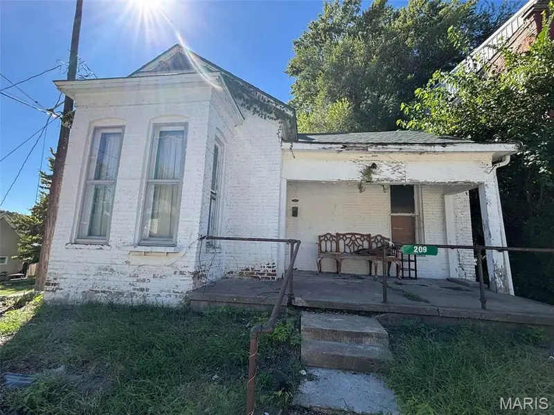 209 S 7th ST, Hannibal, MO 63401