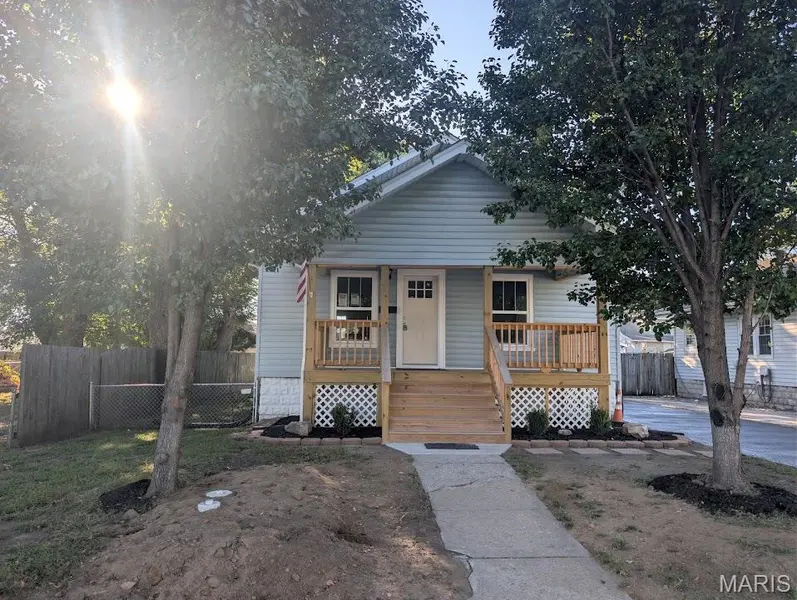 516 Leslie AVE, Wood River, IL 62095