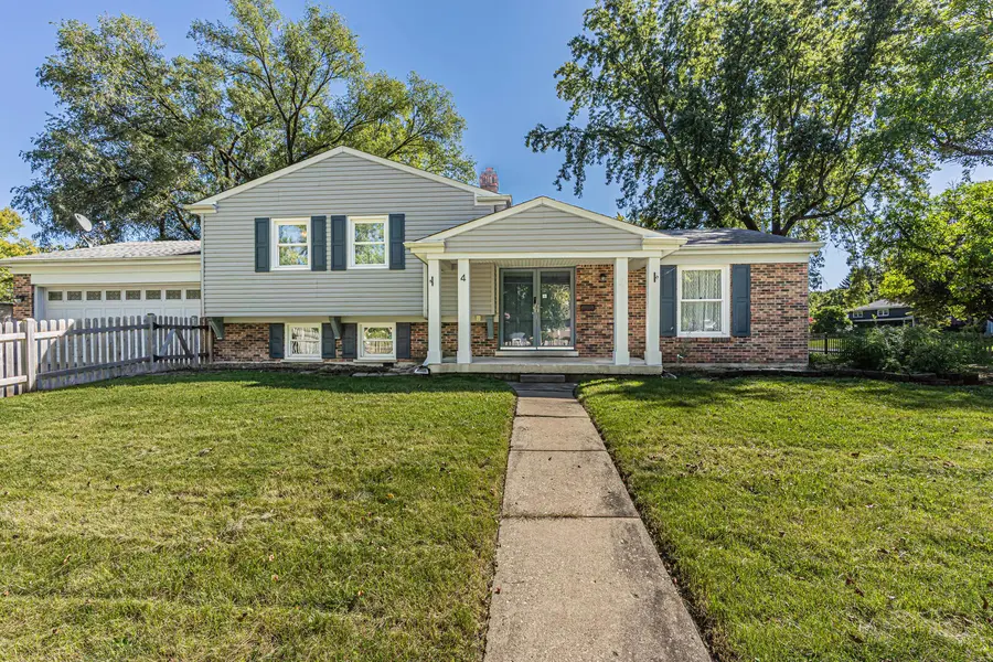 4 Tamarack AVE, Naperville, IL 60540