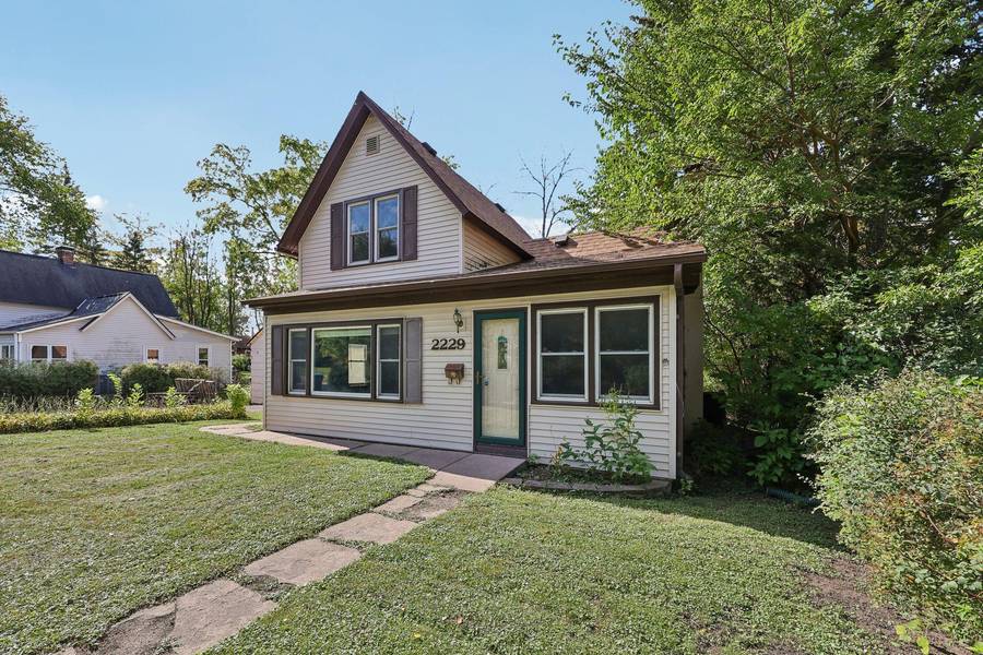 2229 Oak Hill PL, North Saint Paul, MN 55109