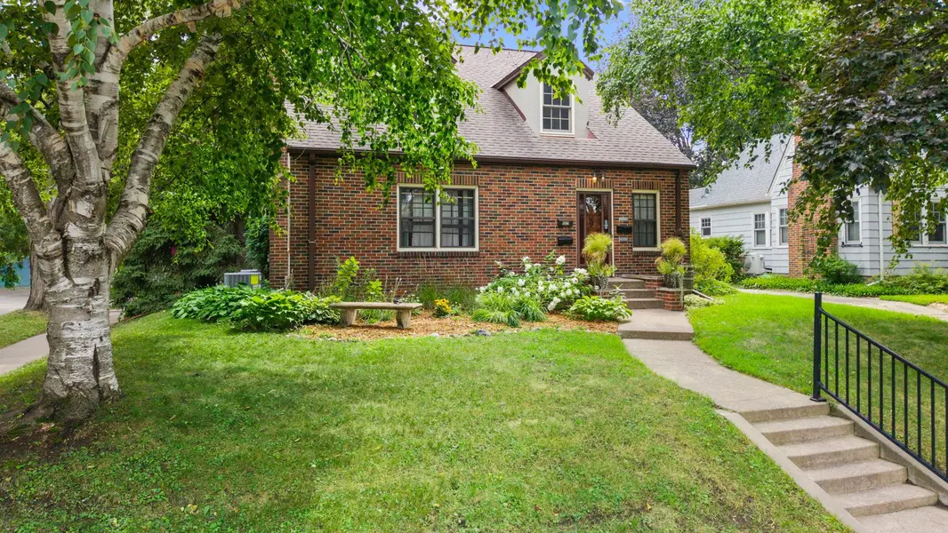 1522 Hague AVE, Saint Paul, MN 55104