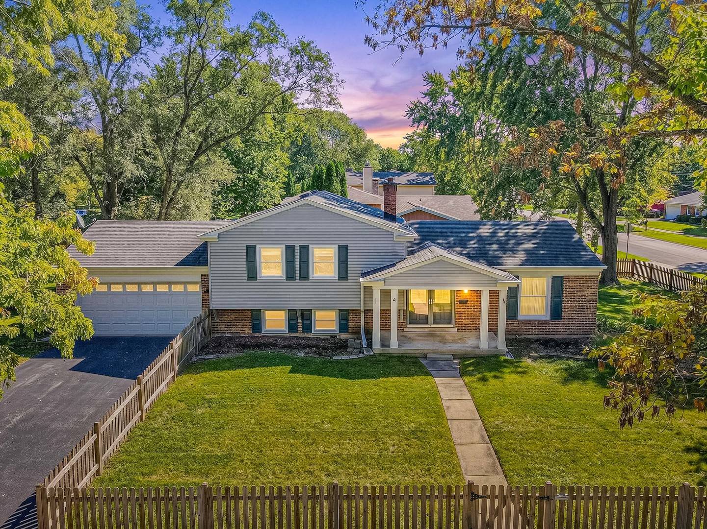 4 Tamarack AVE, Naperville, IL 60540