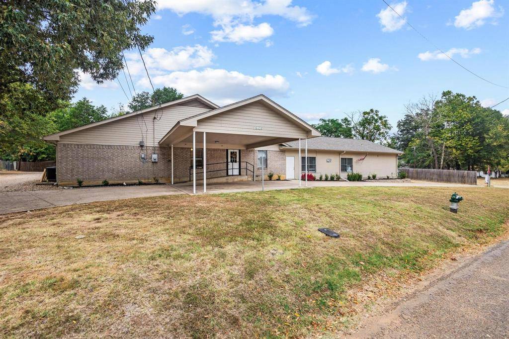 1905 E Price Street, Paris, TX 75460