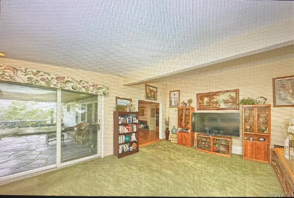 5 Woodcock LN, Levittown, NY 11756