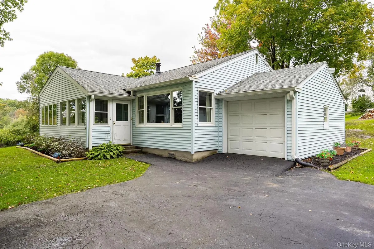 11 Bloomer RD, Lagrangeville, NY 12540