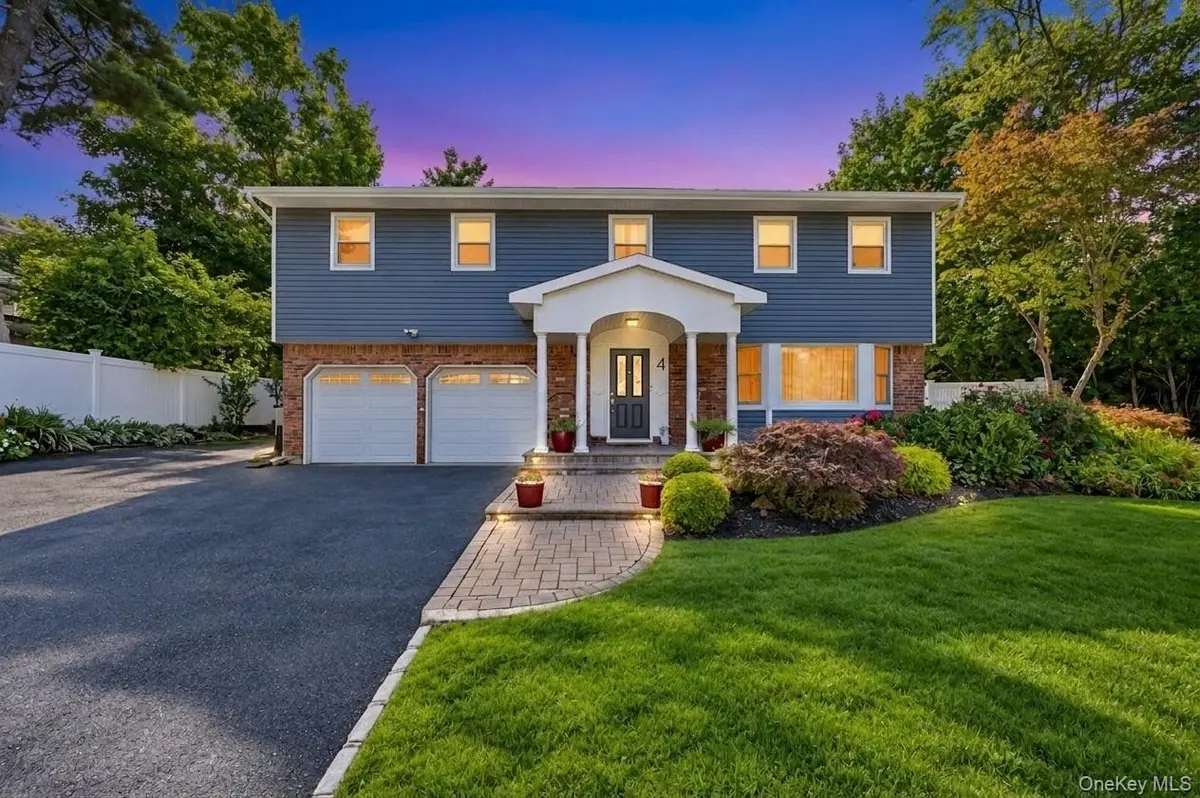 4 Hunting Hill RD, Woodbury, NY 11797