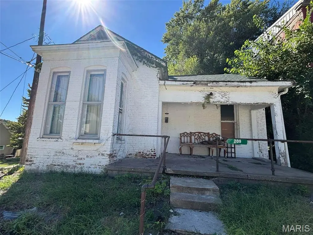 209 S 7th ST, Hannibal, MO 63401