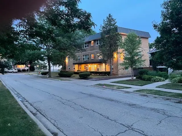 303 W Park PL #1A, Arlington Heights, IL 60004