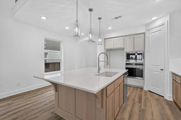 832 Stone Grove Road, Lavon, TX 75166