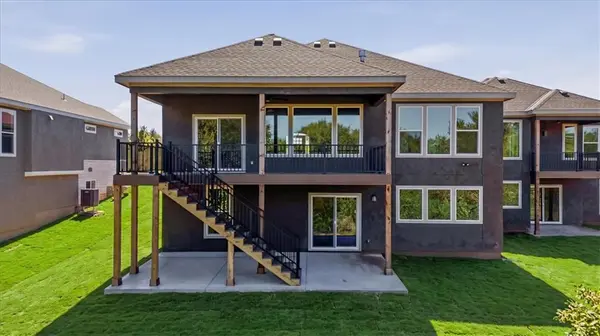 22192 W 116th TER, Olathe, KS 66061