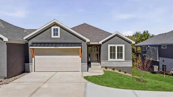 22192 W 116th TER, Olathe, KS 66061