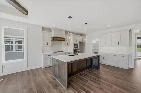22192 W 116th TER, Olathe, KS 66061