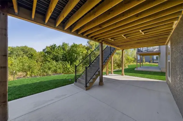 22192 W 116th TER, Olathe, KS 66061