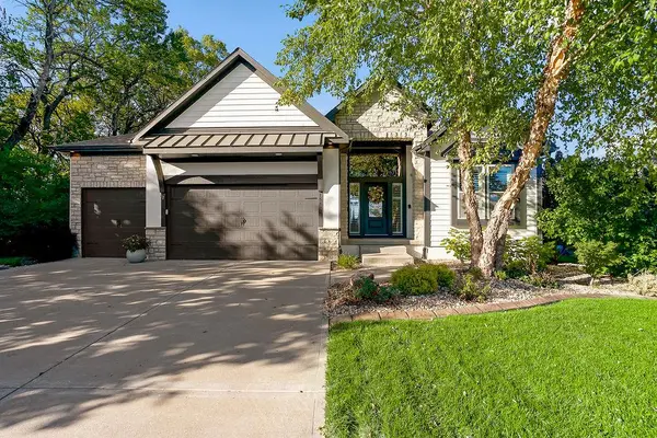 15882 W 165th TER, Olathe, KS 66062