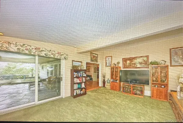5 Woodcock LN, Levittown, NY 11756