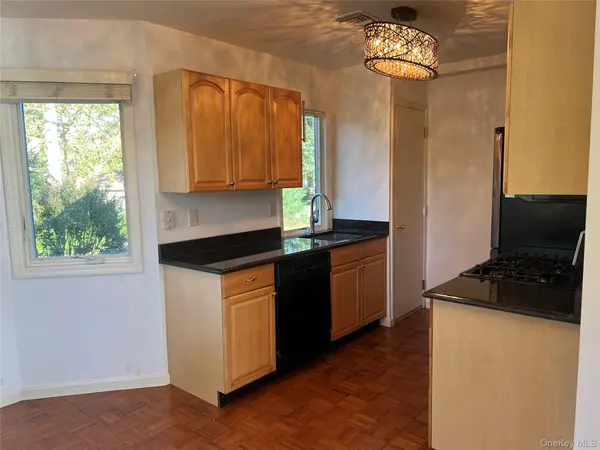 59 Sintsink DR #B, Port Washington, NY 11050