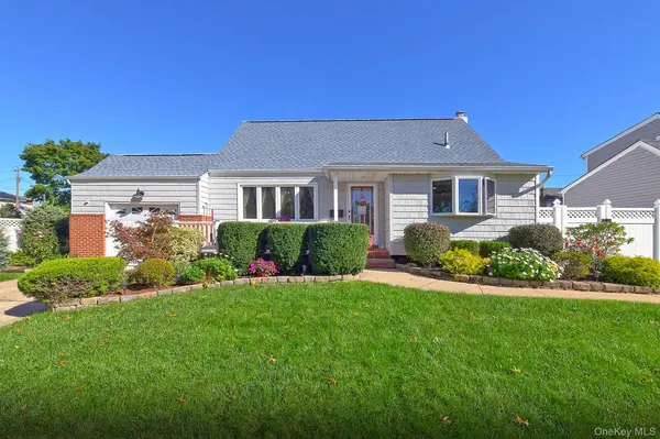 3153 Ward LN, Wantagh, NY 11793