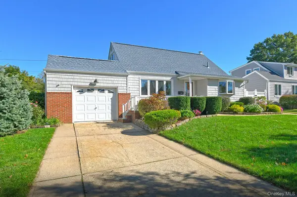 3153 Ward LN, Wantagh, NY 11793