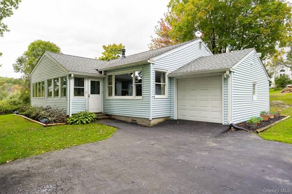 11 Bloomer RD, Lagrangeville, NY 12540