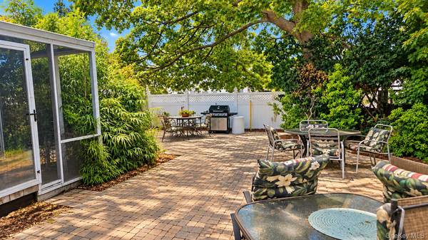 86 Jefferson ST, Inwood, NY 11096