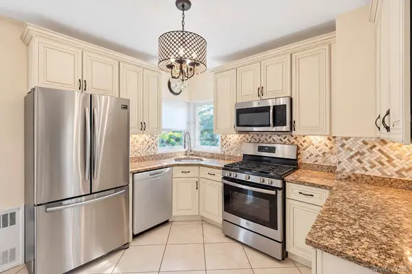 15 Harding AVE, Hicksville, NY 11801