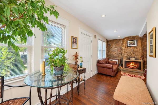 15 Harding AVE, Hicksville, NY 11801