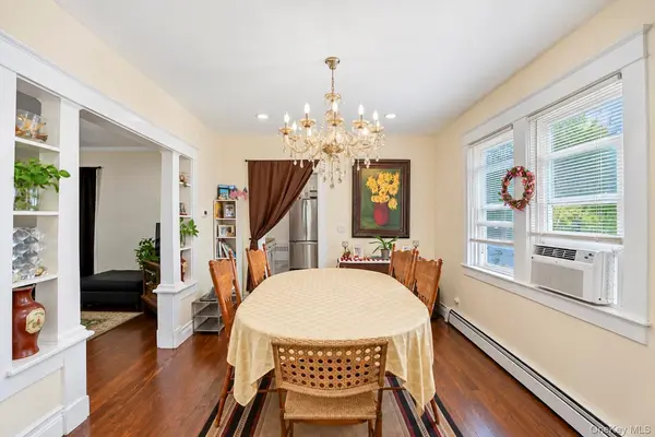 15 Harding AVE, Hicksville, NY 11801